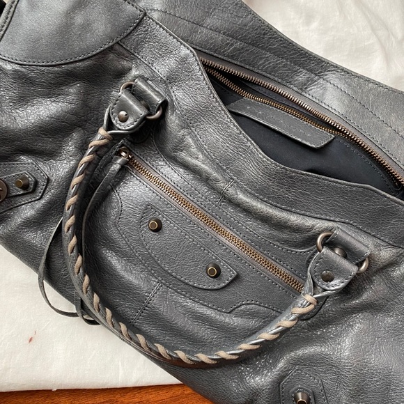 **SOLD**Authentic Balenciaga Classic Part Time - Picture 7 of 10